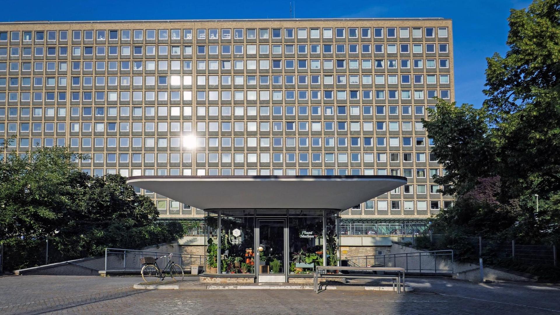 Das Foto zeigt ein Hochhaus der Grindel-Hochhaussiedlung im Hamburger Bezirk Eimsbüttel. Das Foto zeigt ein Hochhaus der Grindel-Hochhaussiedlung im Hamburger Bezirk Eimsbüttel.