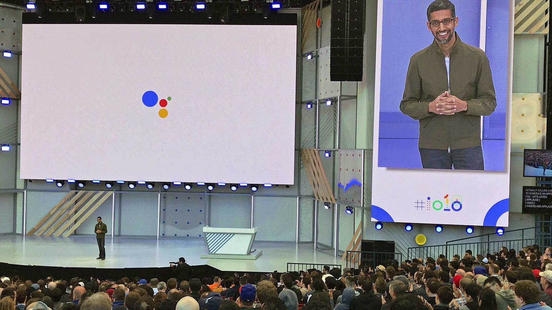 Google setzt bei verschiedenen Apps auf künstliche Interlligenz. Auf der Entwicklerkonferenz am 8. Mai 2018 in Mountain View in Kalifornien kündigte CEO Sundar Pichai neue Feature für das Smartphone an. Google setzt bei verschiedenen Apps auf künstliche Interlligenz. Auf der Entwicklerkonferenz am 8. Mai 2018 in Mountain View in Kalifornien kündigte CEO Sundar Pichai neue Feature für das Smartphone an.