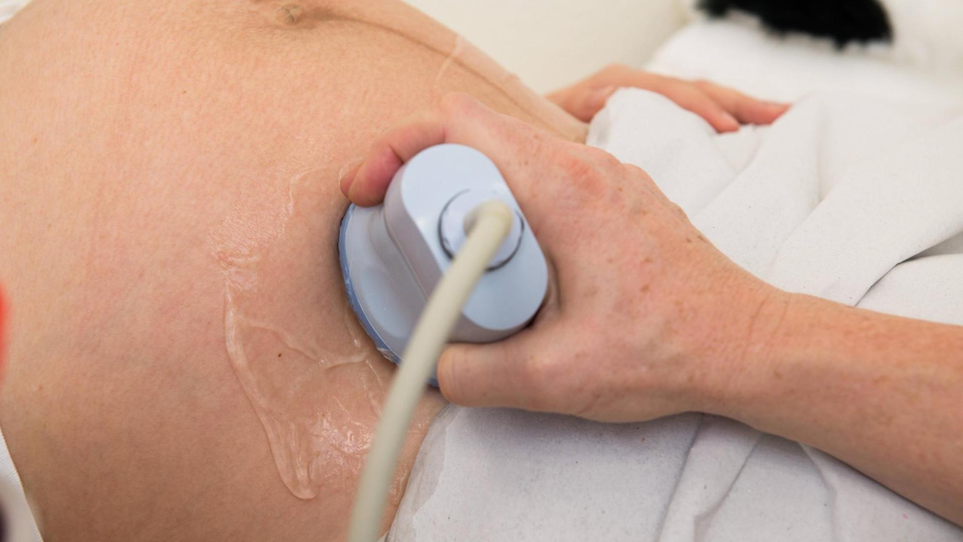 Ultraschall-Untersuchung einer Schwangeren Babyscreening *** Ultrasound examination of a pregnant woman Babyscreening Ultraschall-Untersuchung einer Schwangeren Babyscreening *** Ultrasound examination of a pregnant woman Babyscreening