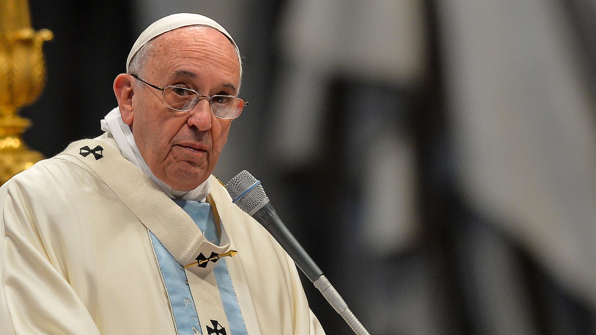Papst Franziskus bei seiner Neujahrspredigt 2015. Papst Franziskus bei seiner Neujahrspredigt 2015.