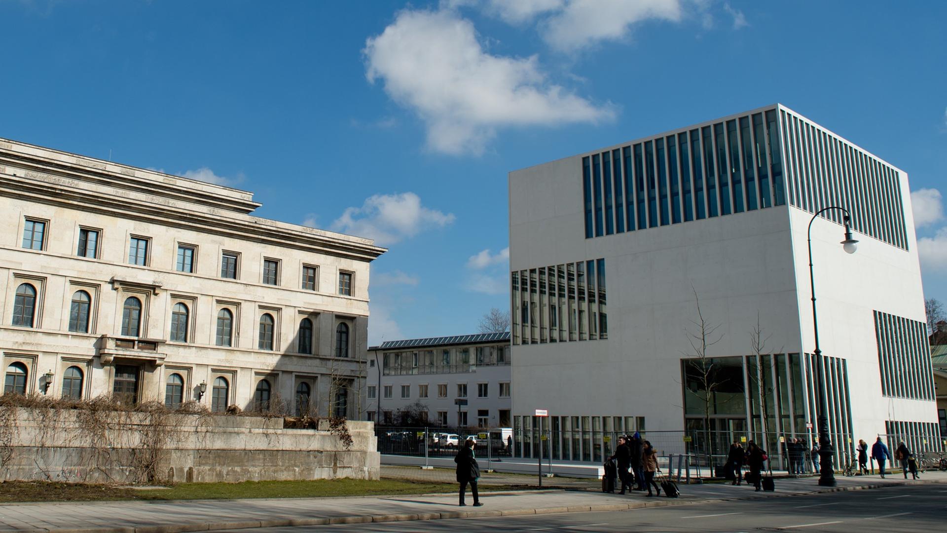 Blick auf den ehemaligen Führerbau und den Neubau des NS-Dokumentationszentrums in München. Blick auf den ehemaligen Führerbau und den Neubau des NS-Dokumentationszentrums in München.