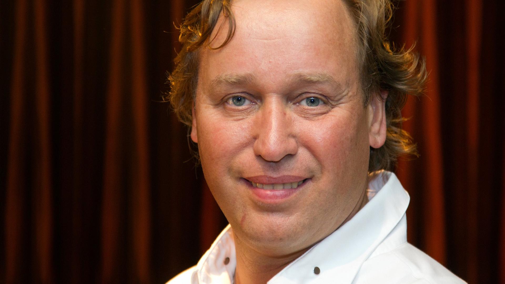 Küchenchef Thomas Bühner steht am 07.11.2011 in seinem Restaurant "La Vie" in Osnabrück. Der Koch wurde mit dem dritten Michelin-Stern ausgezeichnet. Damit gehört seine Gaststätte zu den besten der Welt.