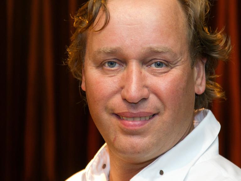 Küchenchef Thomas Bühner steht am 07.11.2011 in seinem Restaurant "La Vie" in Osnabrück. Der Koch wurde mit dem dritten Michelin-Stern ausgezeichnet. Damit gehört seine Gaststätte zu den besten der Welt.