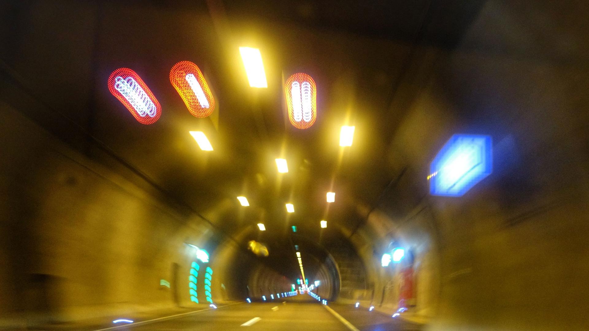 Im Autobahntunnel der A 71 nahe Oberhof Im Autobahntunnel der A 71 nahe Oberhof