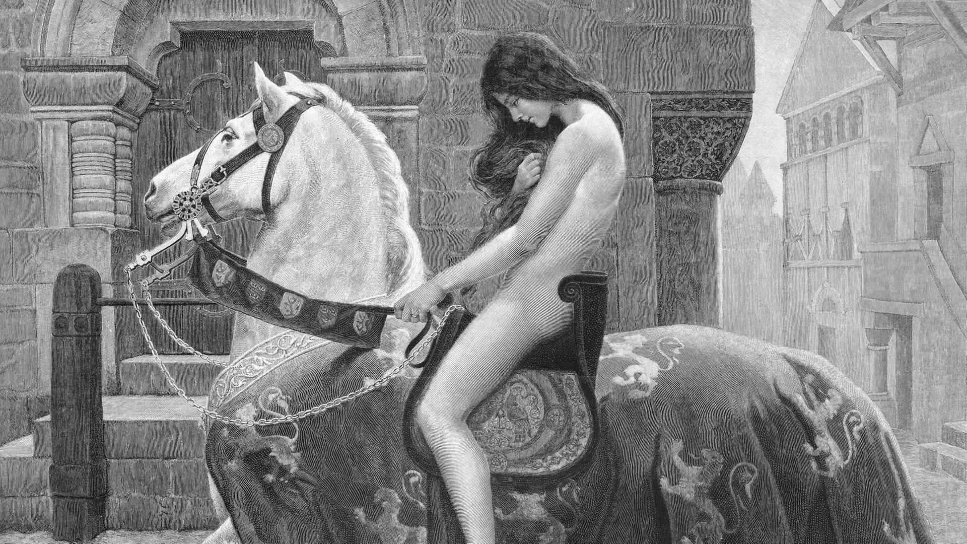 Eine junge, nackte Frau reitet ein eingekleidetes Pferd. Eine junge, nackte Frau reitet ein eingekleidetes Pferd.
