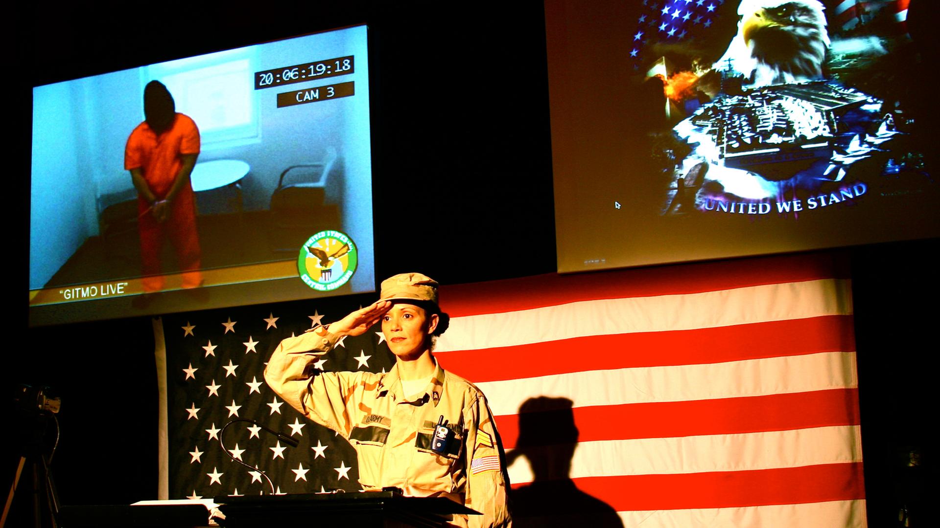 Fotostill der Performance "A Room of One's Own: Women and Power in the New America (Ein eigenes Zimmer: Frauen und Macht im Neuen Amerika)" auf der Whitney Biennial 2008 Fotostill der Performance "A Room of One's Own: Women and Power in the New America (Ein eigenes Zimmer: Frauen und Macht im Neuen Amerika)" auf der Whitney Biennial 2008