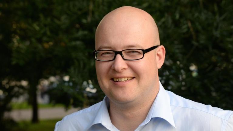 Leonhard Dobusch forscht an der Universität Innsbruck unter anderem zum Management digitaler Gemeinschaften und privater Regulierung. Leonhard Dobusch forscht an der Universität Innsbruck unter anderem zum Management digitaler Gemeinschaften und privater Regulierung.