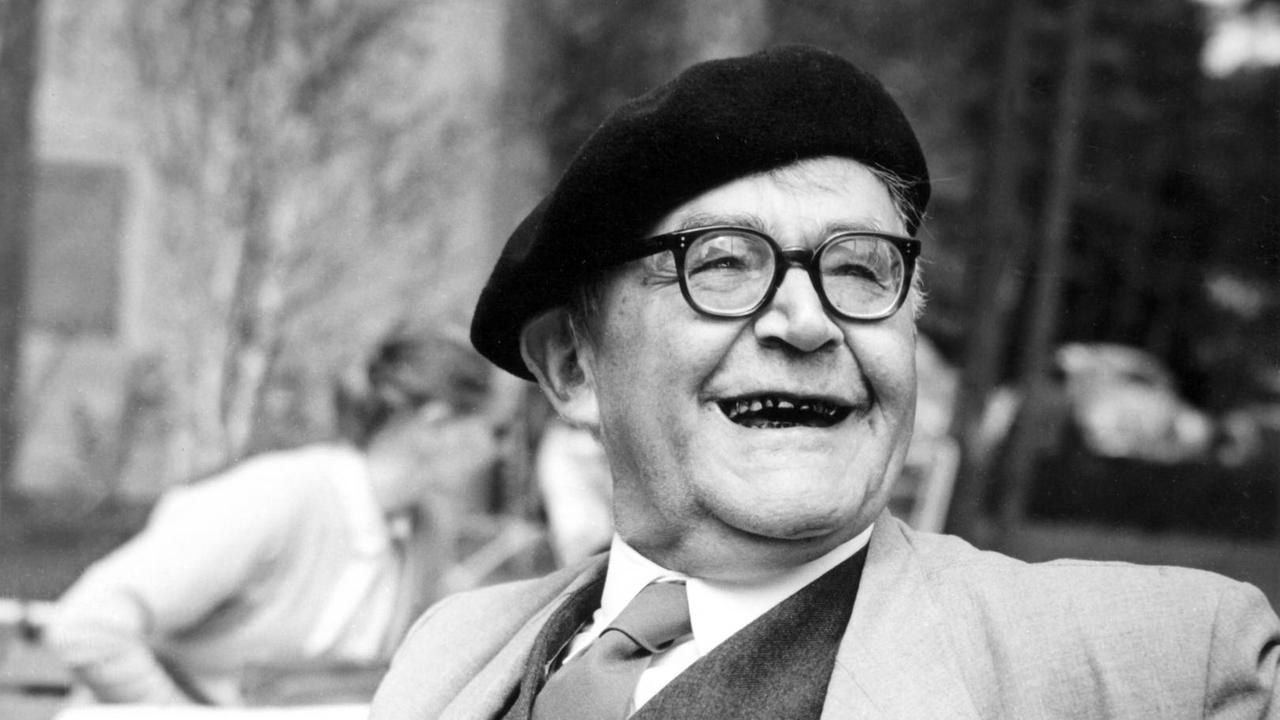 Der Schweizer Theologe Karl Barth, aufgenommen 1957. Der Schweizer Theologe Karl Barth, aufgenommen 1957.