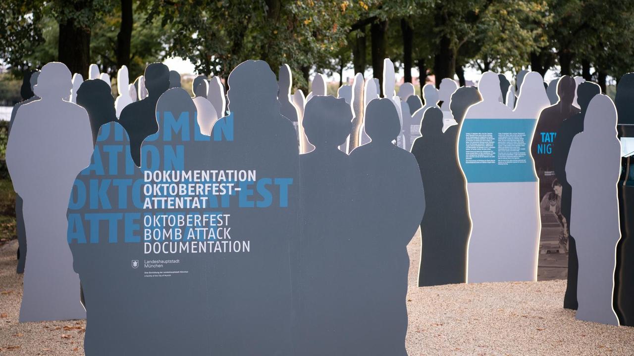 Das neue Dokumentationszentrum ist vor Beginn der Gedenkfeier zum 40. Jahrestag des rechtsterroristischen Attentats auf das Oktoberfest an der Theresienwiese zu sehen. Das neue Dokumentationszentrum ist vor Beginn der Gedenkfeier zum 40. Jahrestag des rechtsterroristischen Attentats auf das Oktoberfest an der Theresienwiese zu sehen.