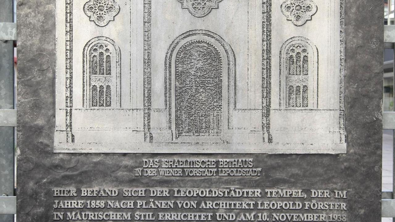 Ein Gedenkstein erinnert in der Tempelgasse in Wien im 2. Bezirk an den Leopoldstätter Tempel Ein Gedenkstein erinnert in der Tempelgasse in Wien im 2. Bezirk an den Leopoldstätter Tempel