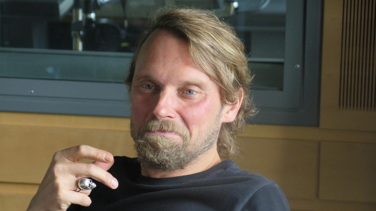 Der Journalist Jens Balzer im Studio von Deutschlandradio Kultur. Der Journalist Jens Balzer im Studio von Deutschlandradio Kultur.