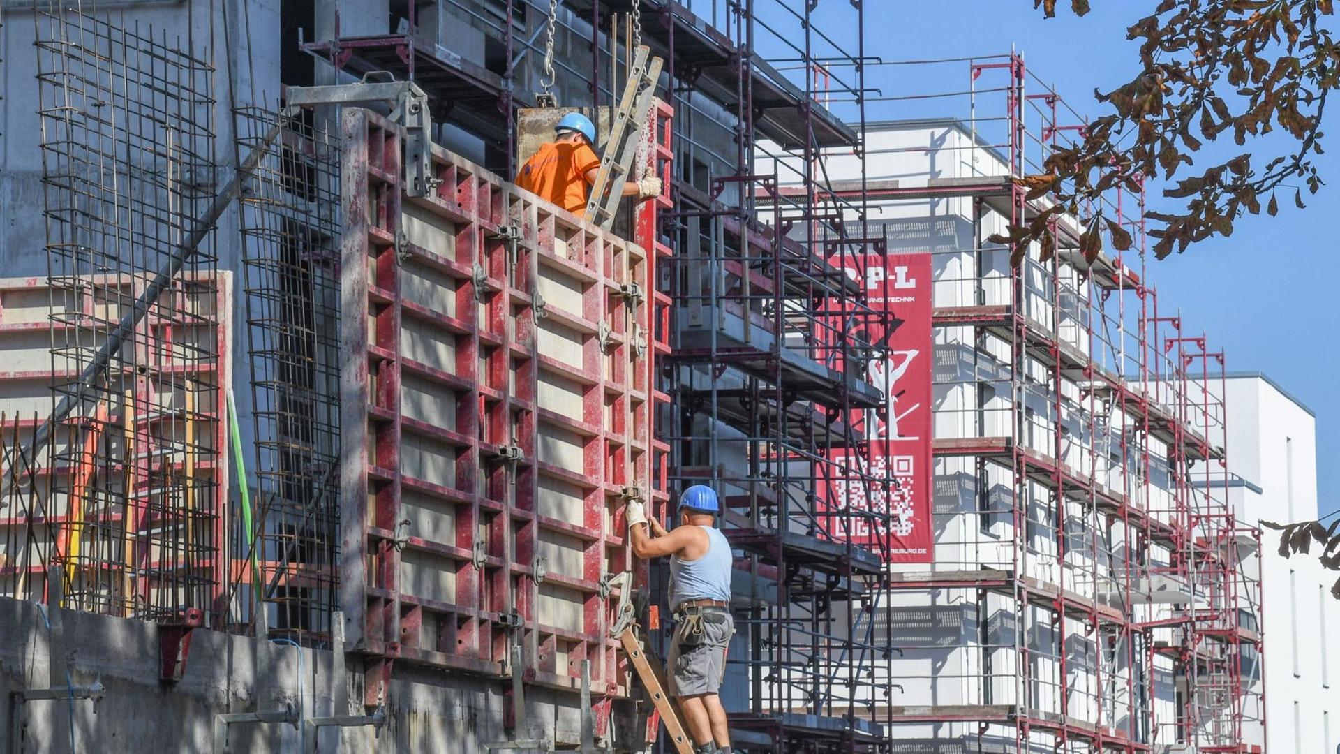 Eigentums- und Sozialwohnungen im Bau in Freiburg. Eigentums- und Sozialwohnungen im Bau in Freiburg.