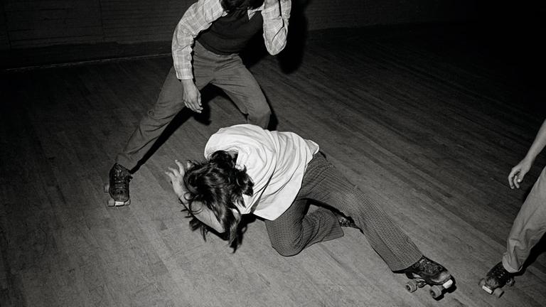 Motiv aus dem Buch "Sweetheart Roller Skating Rink" des US-Fotografen Bill Yates Motiv aus dem Buch "Sweetheart Roller Skating Rink" des US-Fotografen Bill Yates
