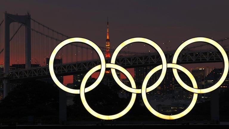 Die Olympischen Ringe in der Tokyo Bay