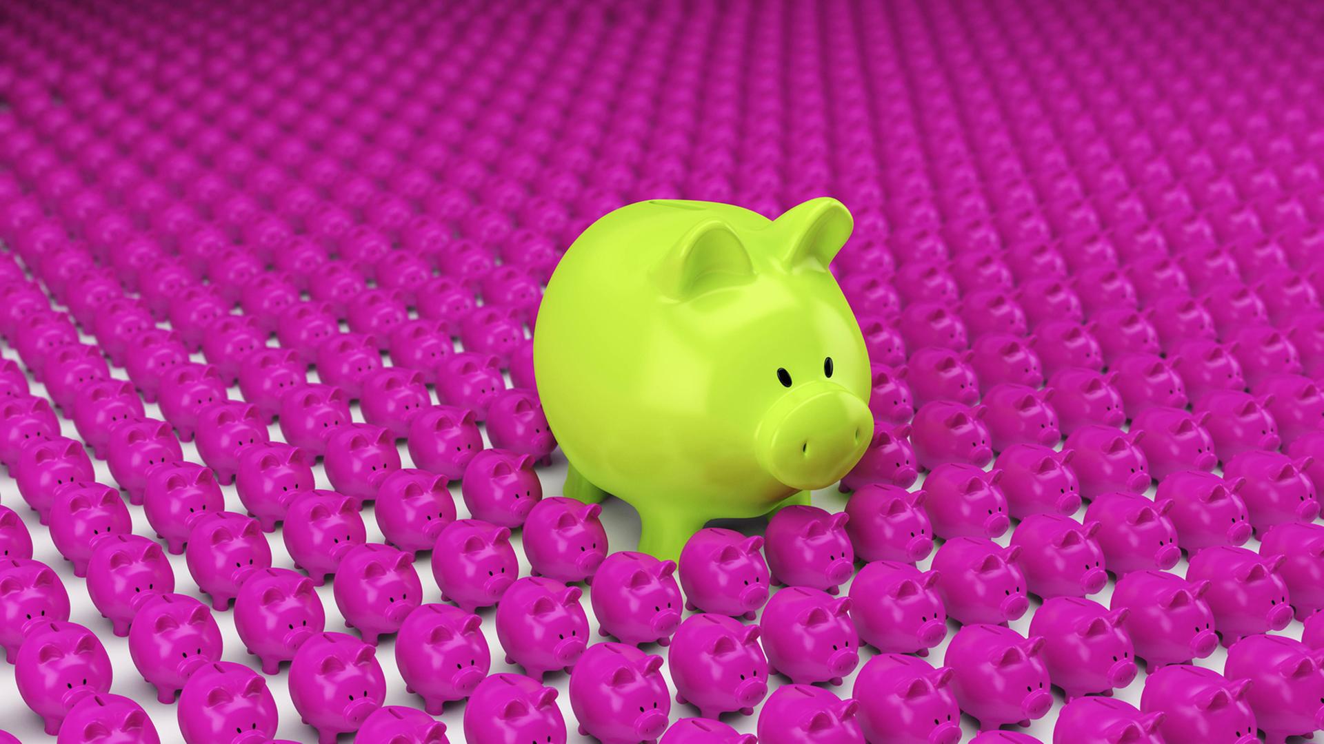Reihe von pinkfarbenen Sparschweinen mit einem großen grünen Sparschwein in der Mitte Reihe von pinkfarbenen Sparschweinen mit einem großen grünen Sparschwein in der Mitte