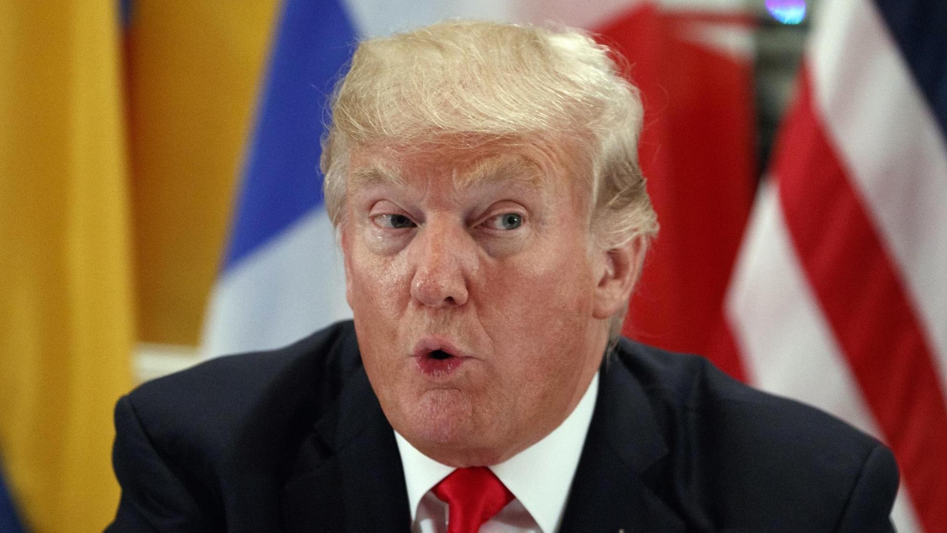 US-Präsident Donald Trump spricht am 18.09.2017 in New York, USA, während eines Dinners mit lateinamerikanischen Staatschefs im Rahmen der UN-Vollversammlung. US-Präsident Donald Trump spricht am 18.09.2017 in New York, USA, während eines Dinners mit lateinamerikanischen Staatschefs im Rahmen der UN-Vollversammlung.