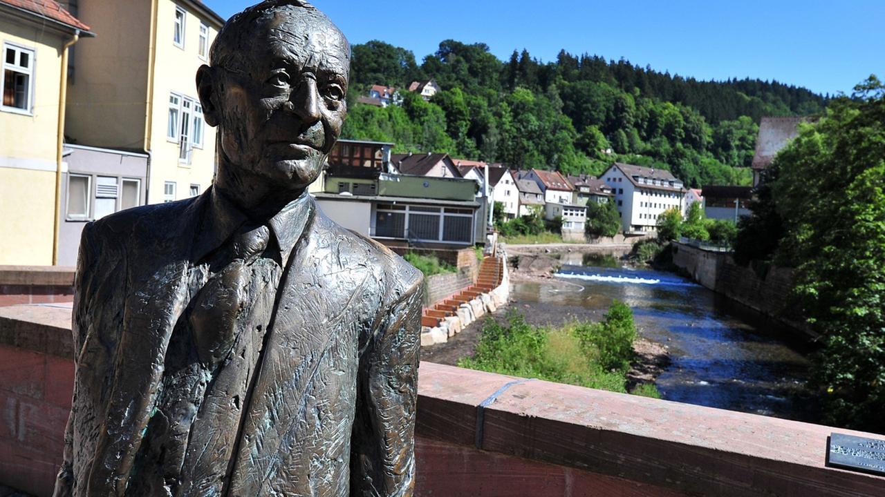Unbekleidet beim Klettern geknipst: der Schriftsteller Herman Hesse Unbekleidet beim Klettern geknipst: der Schriftsteller Herman Hesse
