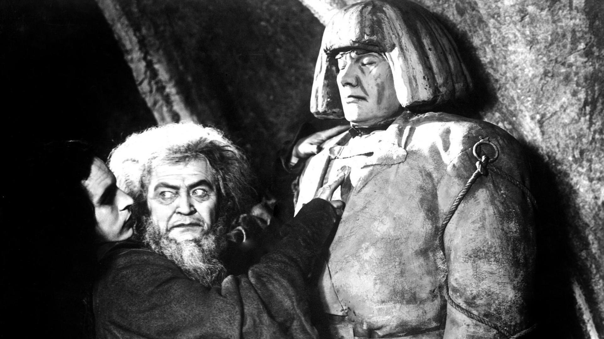 THE GOLEM, (aka DER GOLEM, WIE ER IN DIE WELT KAM), Albert Steinruck, Paul Wegener, 1920 | Keine Weitergabe an Wiederverkäufer. THE GOLEM, (aka DER GOLEM, WIE ER IN DIE WELT KAM), Albert Steinruck, Paul Wegener, 1920 | Keine Weitergabe an Wiederverkäufer.