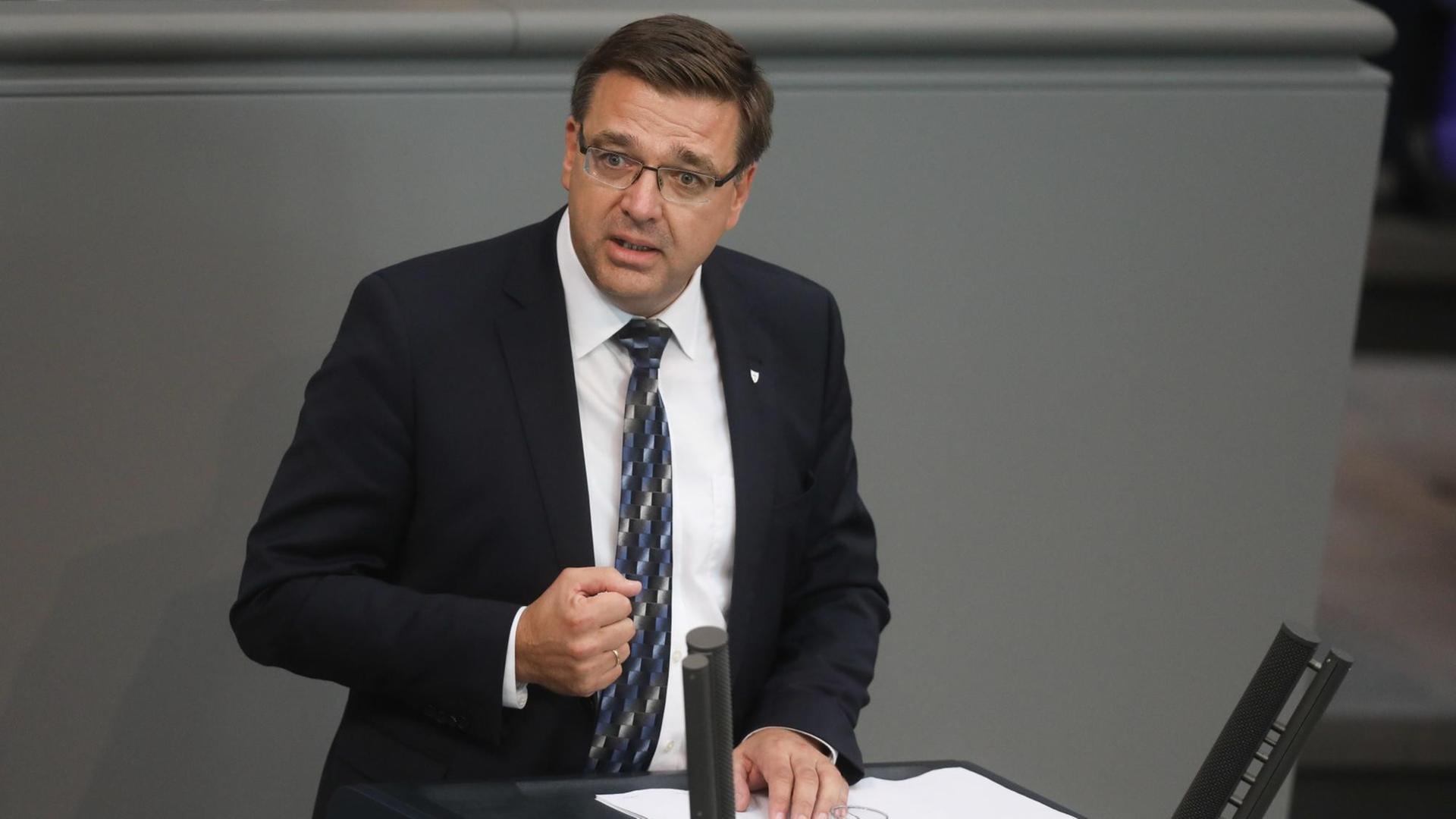 Der Abgeordnete Volker Münz (AfD) spricht bei der Generaldebatte im Deutschen Bundestag. Der Abgeordnete Volker Münz (AfD) spricht bei der Generaldebatte im Deutschen Bundestag.