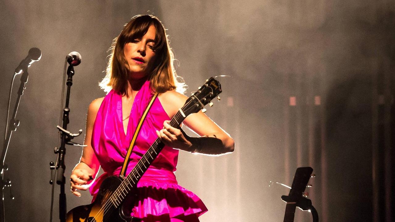 Konzert der kanadischen Folksängerin Leslie Feist im Berliner Tempodrom am 24.7. 2017. Konzert der kanadischen Folksängerin Leslie Feist im Berliner Tempodrom am 24.7. 2017.