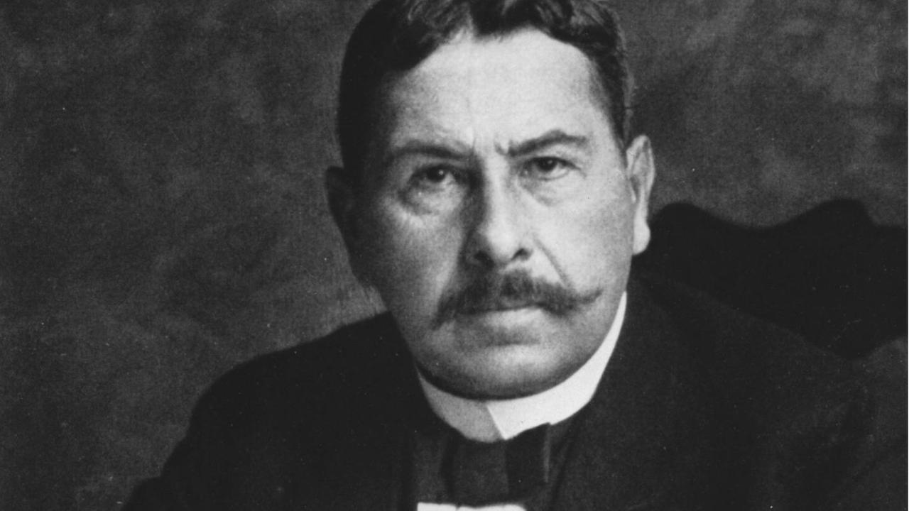 Undatierte Porträtaufnahme von Gustav, später Ritter von Kahr Undatierte Porträtaufnahme von Gustav, später Ritter von Kahr