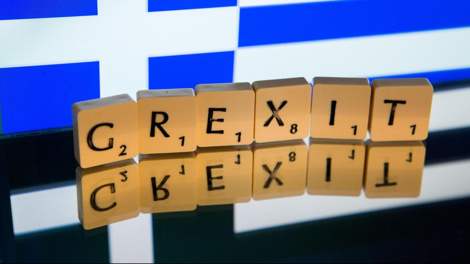 Aus Scrabble-Buchstaben ist der Schriftzug GREXIT zusammengestellt.
