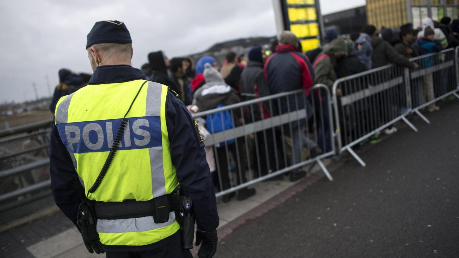 Schweden will bis zu 80.000 Flüchtlinge abschieben. Schweden will bis zu 80.000 Flüchtlinge abschieben.