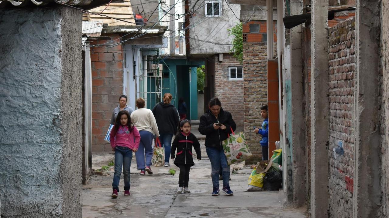 Das Elendsviertel Bajo Flores gehört zu Buenos Aires. Das Elendsviertel Bajo Flores gehört zu Buenos Aires.