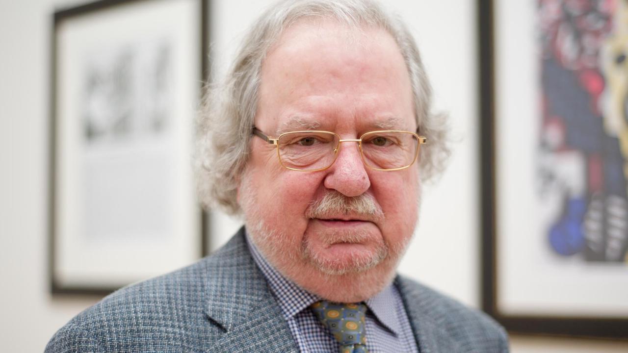 Der US-Immuntherapeut James P. Allison, aufgenommen am 14.03.2015 nach einer Pressekonferenz zum Paul Ehrlich- und Ludwig-Darmstaedter-Preis in der Johann Wolfgang Goethe-Universität in Frankfurt/Main (Hessen) vor Medienvertretern. Allison erhält zusammen mit dem US-Immuntherapeuten June den Paul Ehrlich- und Ludwig-Darmstaedter-Preis, der mit 100.000 Euro dotiert ist. Allison hat eine Immuntherapie gegen schwarzen Hautkrebs entwickelt, June gegen Leukämie. Foto: Christoph Schmidt/dpa | Der US-Immuntherapeut James P. Allison, aufgenommen am 14.03.2015 nach einer Pressekonferenz zum Paul Ehrlich- und Ludwig-Darmstaedter-Preis in der Johann Wolfgang Goethe-Universität in Frankfurt/Main (Hessen) vor Medienvertretern. Allison erhält zusammen mit dem US-Immuntherapeuten June den Paul Ehrlich- und Ludwig-Darmstaedter-Preis, der mit 100.000 Euro dotiert ist. Allison hat eine Immuntherapie gegen schwarzen Hautkrebs entwickelt, June gegen Leukämie. Foto: Christoph Schmidt/dpa |