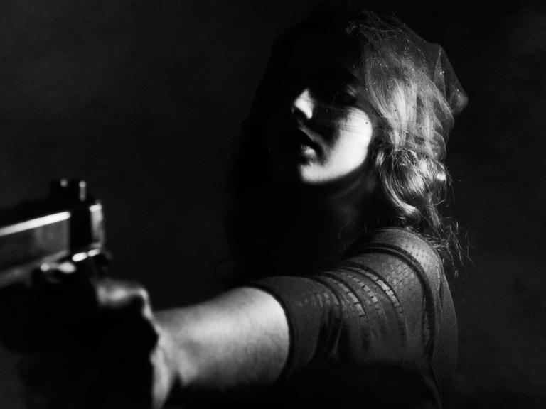 In „Das größere Verbrechen“ (Platz 6) von Anne Goldmann geht es um den Horror des Patriarchats. (Unsplash / Sofia Sforza)