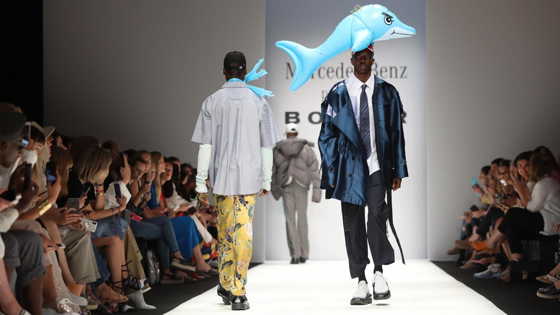 Models präsentieren die Show vom Modelabel Botter auf der Berlin Fashion Week. Models präsentieren die Show vom Modelabel Botter auf der Berlin Fashion Week.