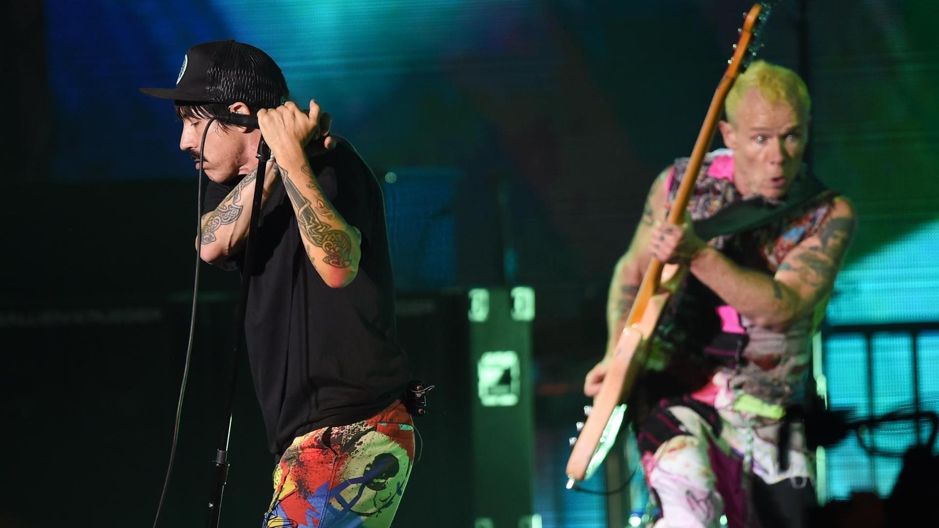 Bei einem kleinen Clubkonzert in Berlin haben die Red Hot Chili Peppers Deutschland bereits einen Besuch abgestattet. Bei einem kleinen Clubkonzert in Berlin haben die Red Hot Chili Peppers Deutschland bereits einen Besuch abgestattet.
