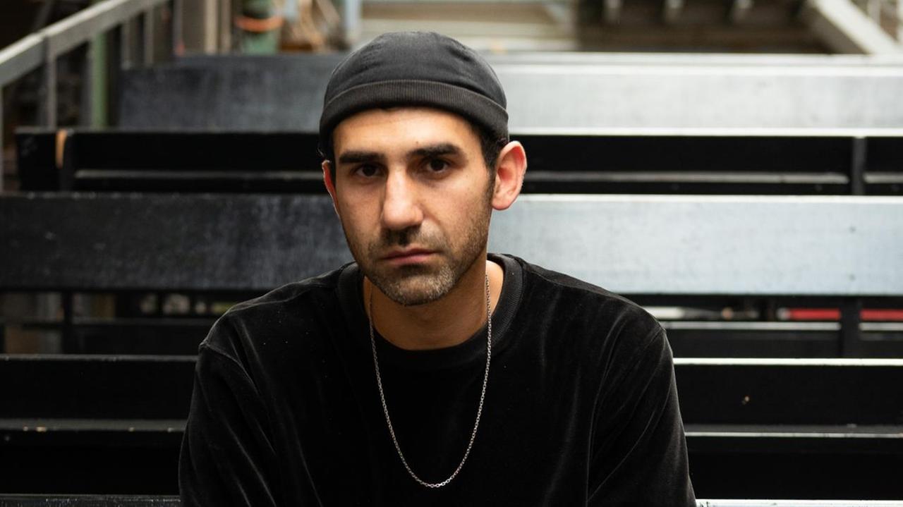 Der Autor Necati Öziri. Foto: ORF/LST Kärnten/Robert Schittko. Anderweitige Verwendung honorarpflichtig und nur nach schriftlicher Genehmigung der ORF-Fotoredaktion. Copyright: ORF, Wuerzburggasse 30, A-1136 Wien, Tel. +43-(0)1-87878-13606 Der Autor Necati Öziri. Foto: ORF/LST Kärnten/Robert Schittko. Anderweitige Verwendung honorarpflichtig und nur nach schriftlicher Genehmigung der ORF-Fotoredaktion. Copyright: ORF, Wuerzburggasse 30, A-1136 Wien, Tel. +43-(0)1-87878-13606