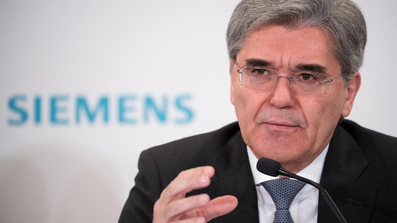 München: Joe Kaeser, Vorstandsvorsitzender der Siemens AG, nimmt an einer Pressekonferenz vor Beginn der Hauptversammlung in der Olympiahalle teil. München: Joe Kaeser, Vorstandsvorsitzender der Siemens AG, nimmt an einer Pressekonferenz vor Beginn der Hauptversammlung in der Olympiahalle teil.