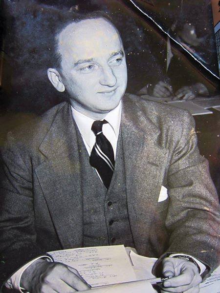 Ein Schwarz-Weiß-Foto des Chefanklägers der Nürnberger Prozesse Ben Ferencz in jungen Jahren.