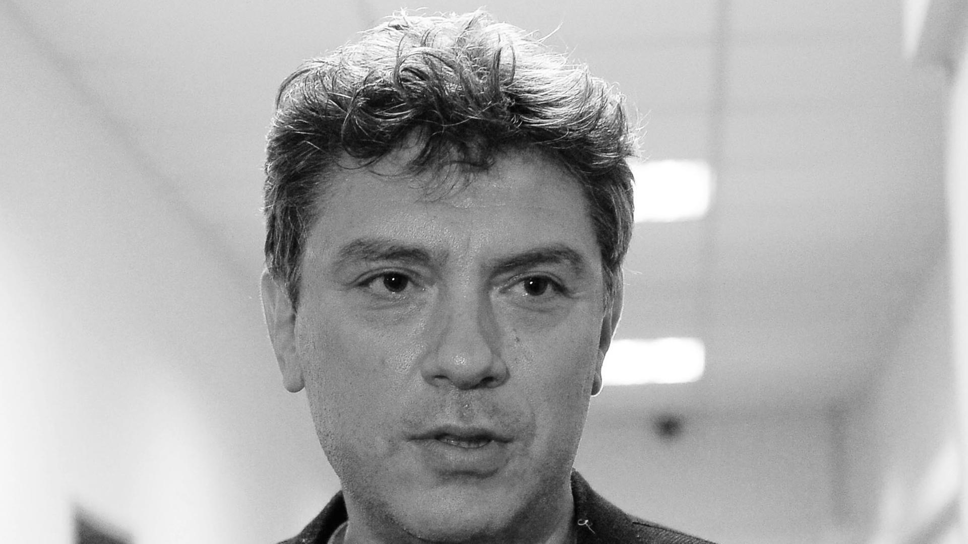 Schwarz-Weiß-Porträt von Boris Nemzow Schwarz-Weiß-Porträt von Boris Nemzow