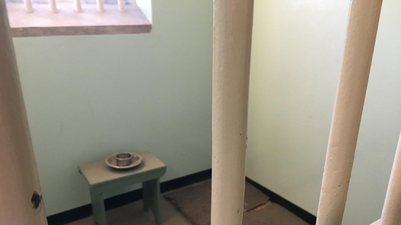 Eine der Einzelzellen, in denen Apartheidsgegner inhaftiert waren. Eine der Einzelzellen, in denen Apartheidsgegner inhaftiert waren.