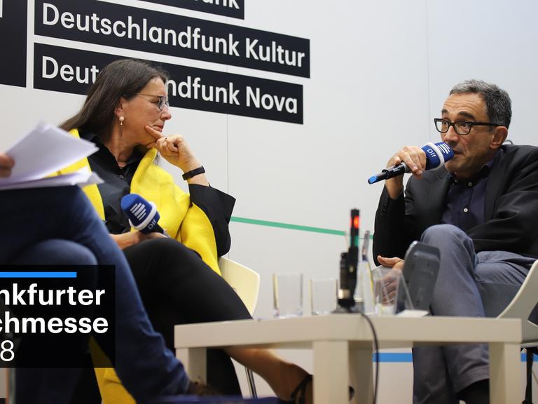 Renate Herre und Michael Schmitt im Gespräch mit Jan Drees auf der DLF-Buchmessenbühne