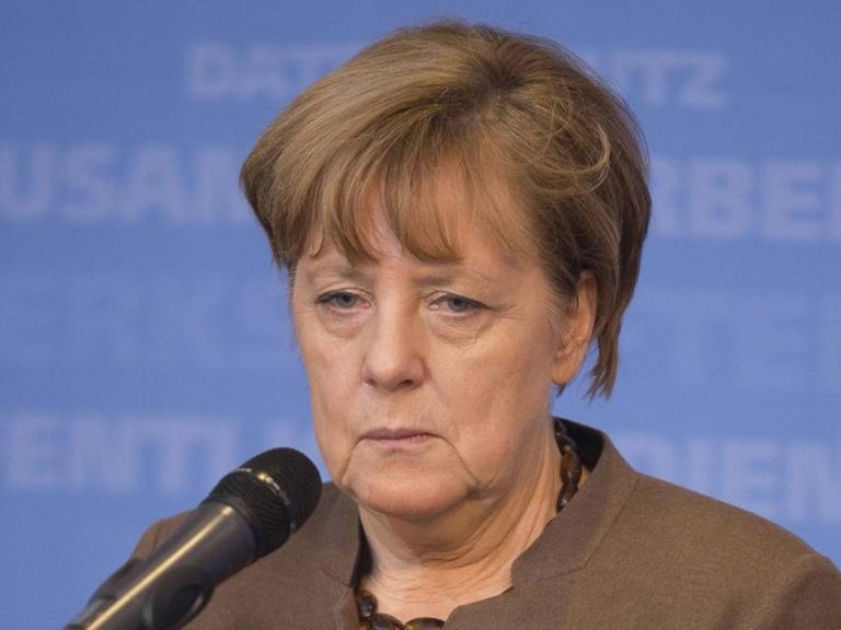 Bundeskanzlerin Angela Merkel während einer Presseerklärung beim Deutschen Gewerkschaftsbund