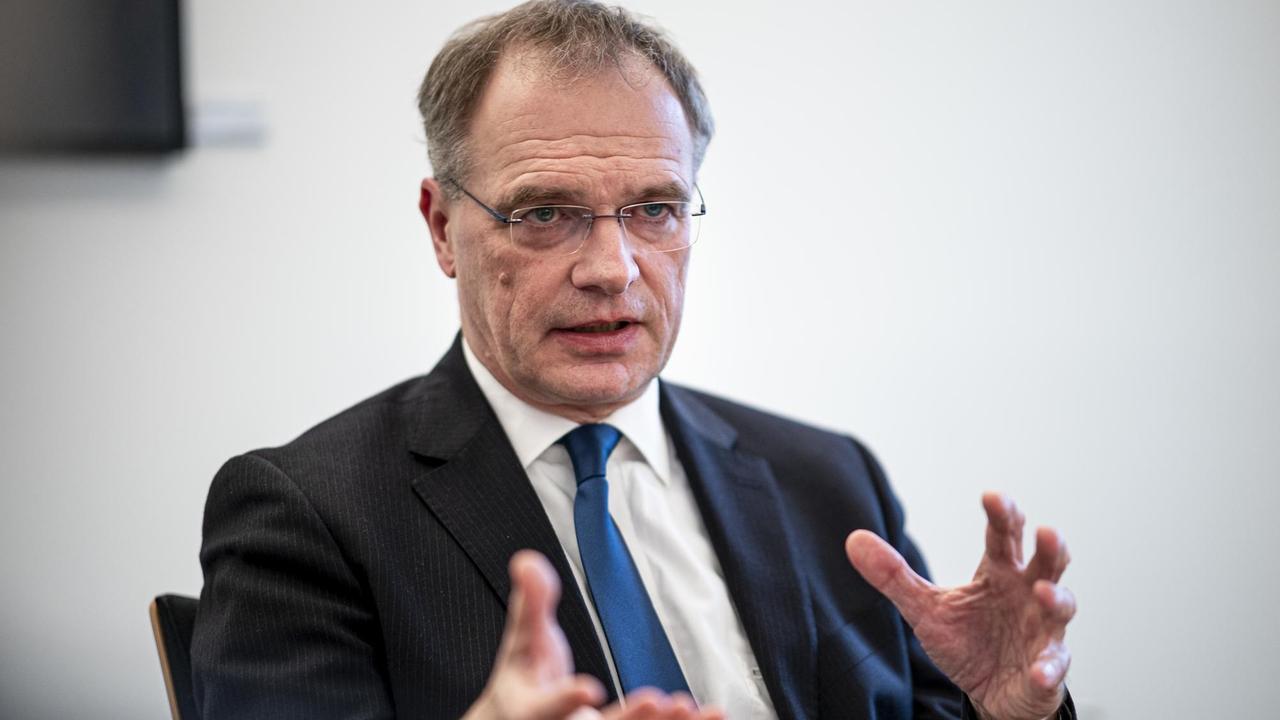 Stefan Raue im März während eines Interviews im Funkhaus in Berlin. Stefan Raue im März während eines Interviews im Funkhaus in Berlin.