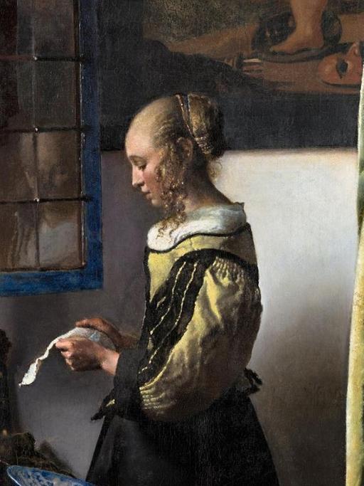 Ein Mädchen steht an einem Fenster und liest einen Brief, Bild von Vermeer.