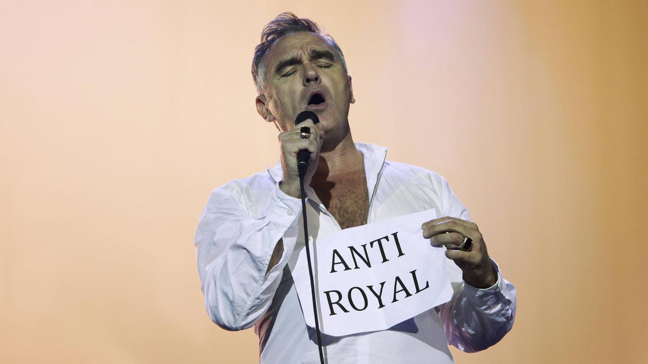 "Anto Royal" - wäre das auch sein Politik-Stil? Morrissey bei einem Auftritt im Juli 2012. "Anto Royal" - wäre das auch sein Politik-Stil? Morrissey bei einem Auftritt im Juli 2012.