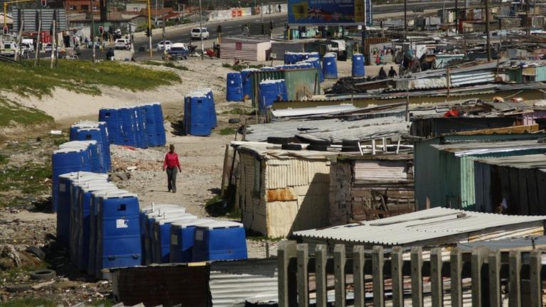 Öffentliche Toiletten im Township am Rande von Kapstadt Öffentliche Toiletten im Township am Rande von Kapstadt