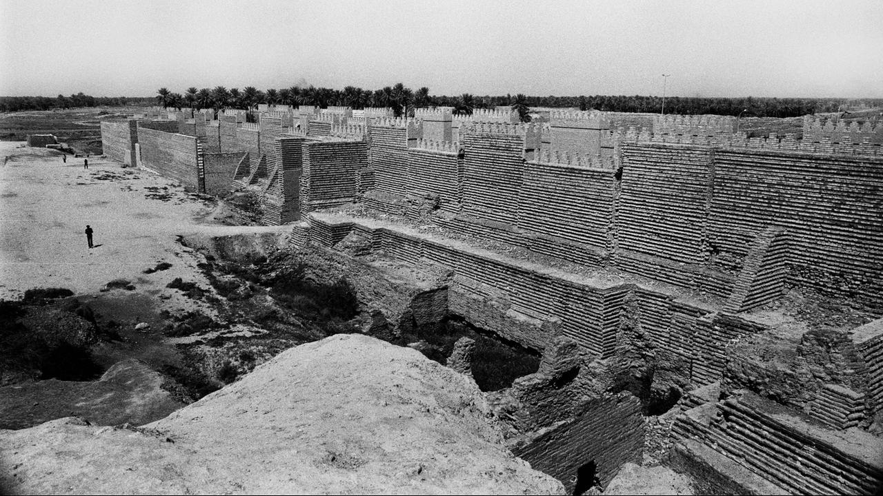 Mauern der untergegangenen Stadt Babylon.