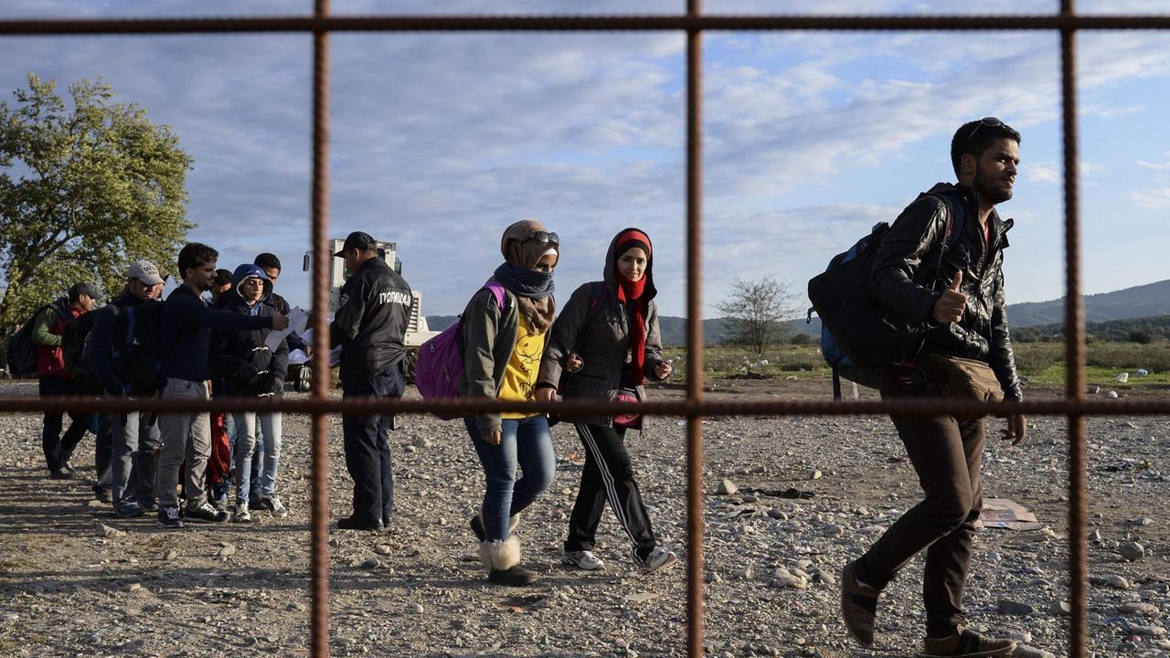 Flüchtlinge an der Grenze zwischen Mazedonien und Griechenland
