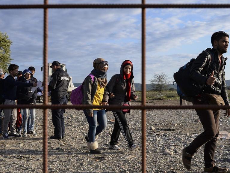 Flüchtlinge an der Grenze zwischen Mazedonien und Griechenland