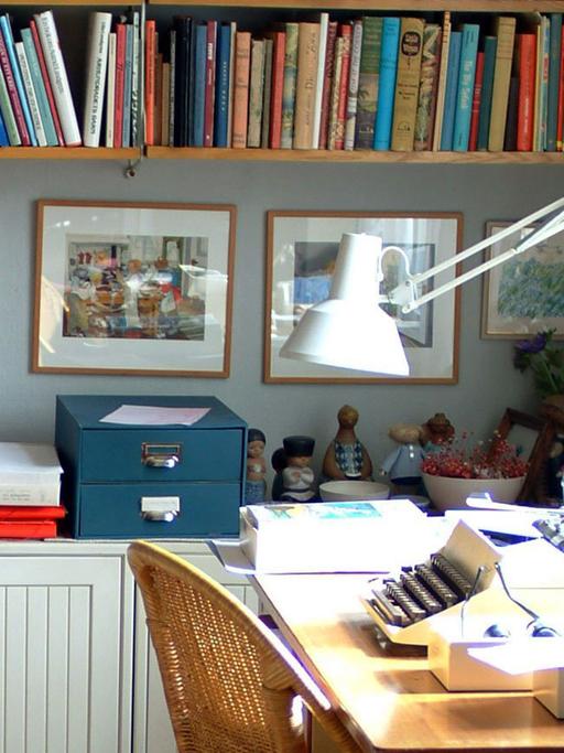 Blick auf den Schreibtisch der 2002 verstorbenen Autorin Astrid Lindgren in Stockholm