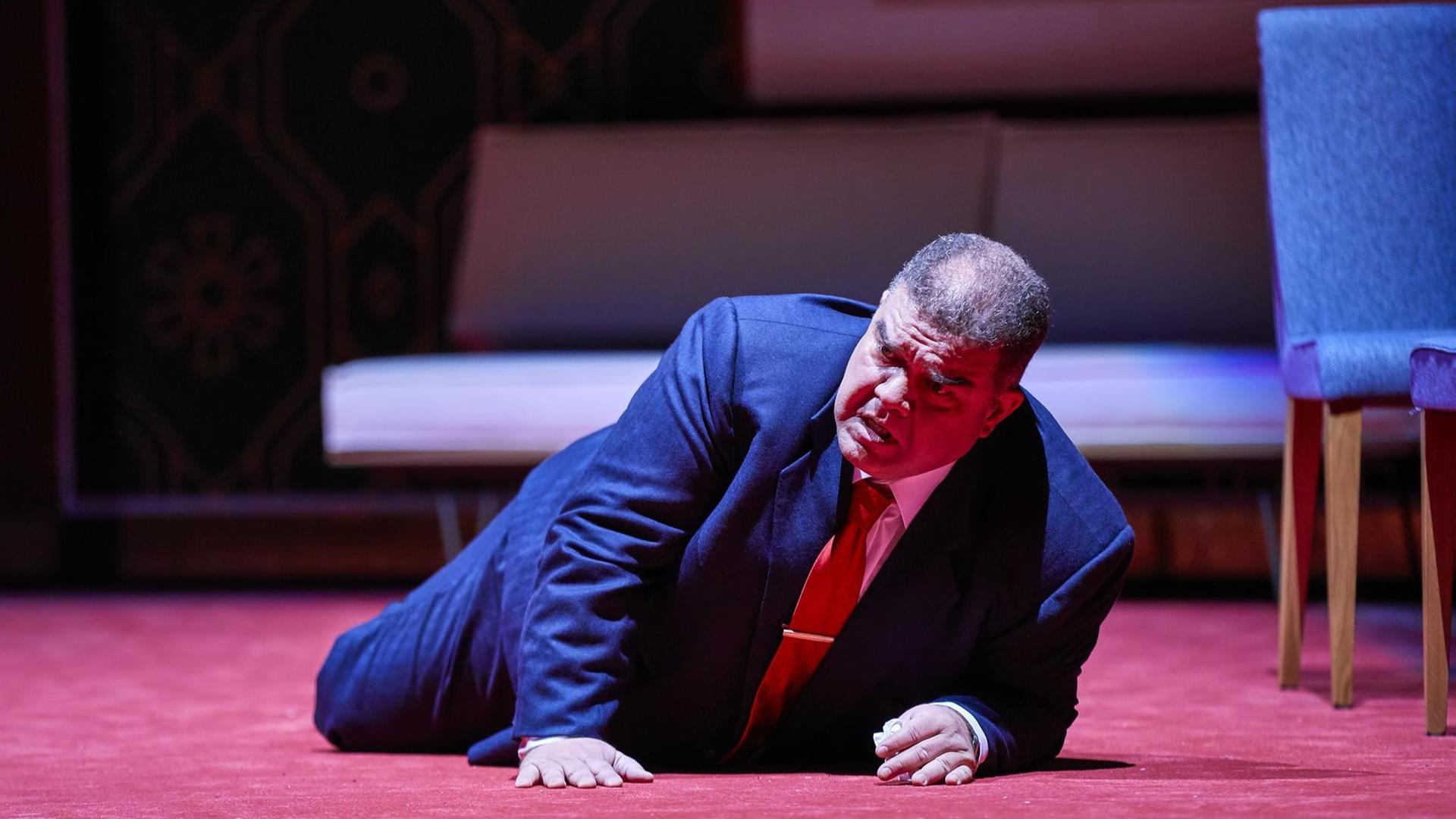 Dimitri Platanias als Nabucco. Dimitri Platanias als Nabucco.