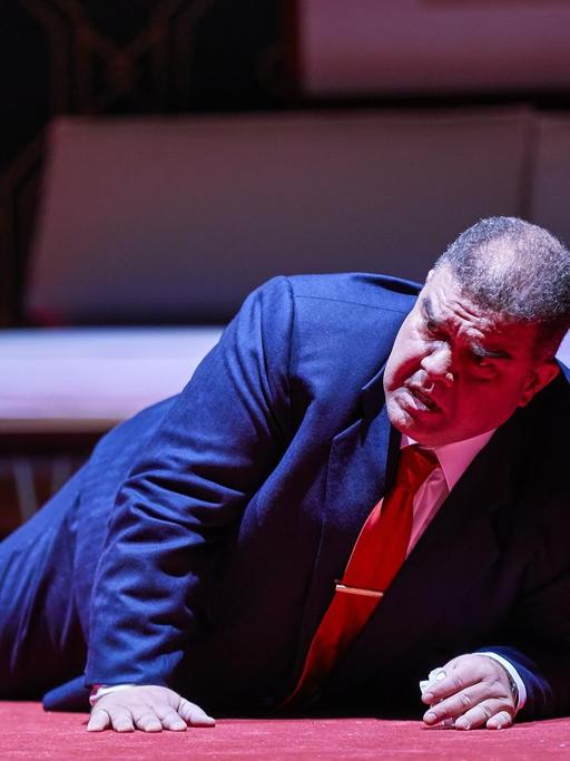 Dimitri Platanias als Nabucco.
