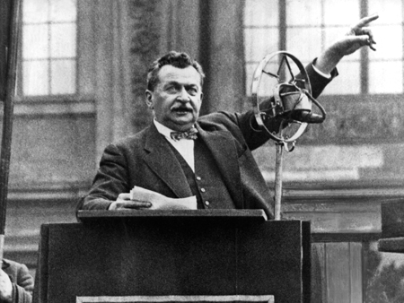 Der SPD-Politiker Otto Wels (undatierte Aufnahme) gab am 23. März 1933 die Erklärung der Fraktion der Sozialdemokratischen Partei gegen das Ermächtigungsgesetz Hitlers ab.